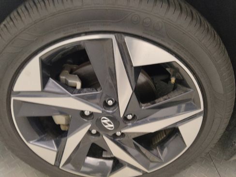 Used 2023 Hyundai Elantra SEL w/ Convenience Package image 31