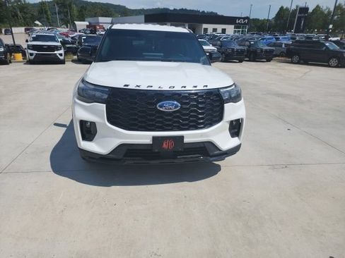 Used 2025 Ford Explorer ST-Line AWD/4WD image 3