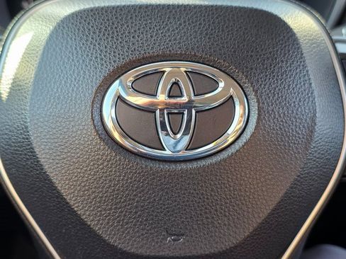 Used 2023 Toyota Corolla Cross XLE image 23