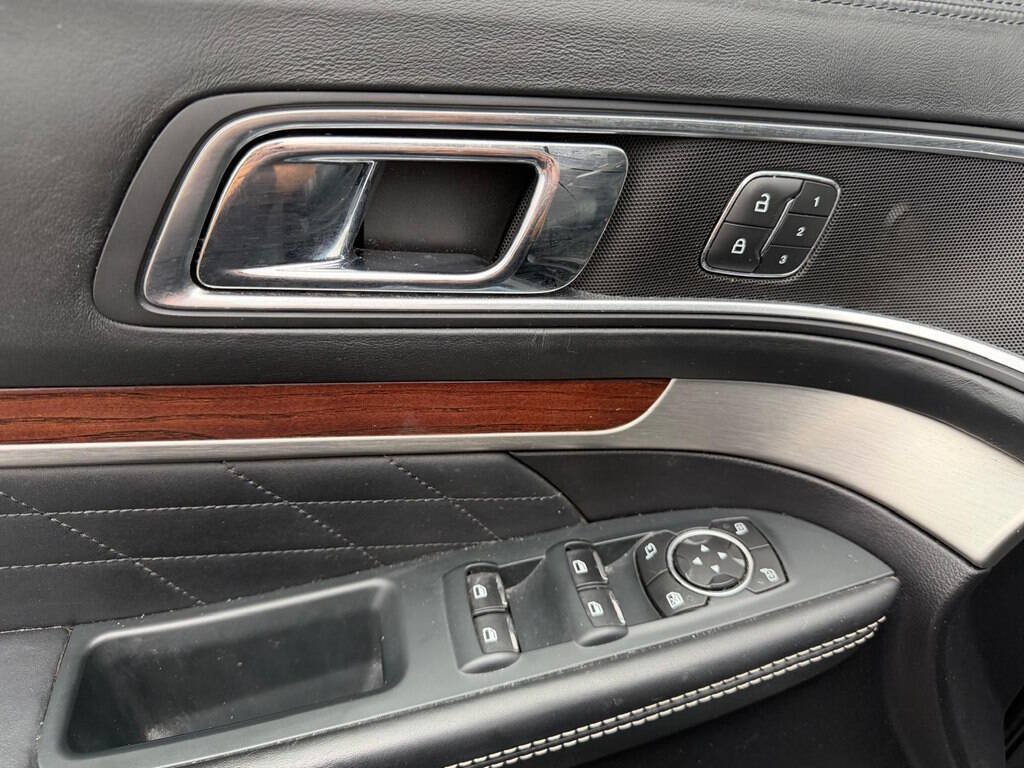 Used 2018 Ford Explorer Platinum AWD/4WD image 9