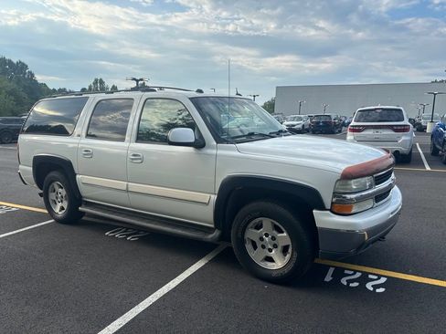 Used 2005 Chevrolet Suburban LT w/ Preferred Equipment Group AWD/4WD image 3