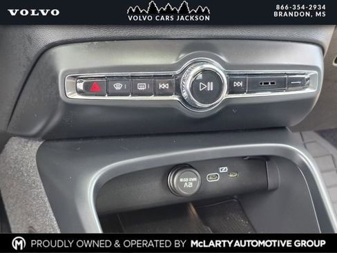Used 2024 Volvo XC40 B5 Plus image 20