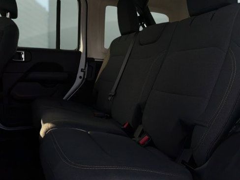 Used 2025 Jeep Wrangler Sahara image 18