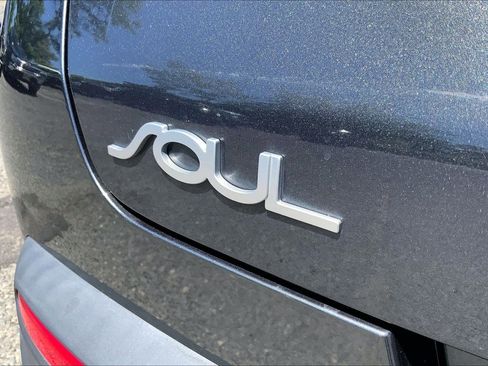 Used 2022 Kia Soul S FWD image 10