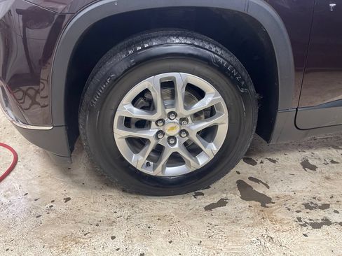 Used 2020 Chevrolet Traverse LT w/ Driver Confidence II Package AWD/4WD image 4