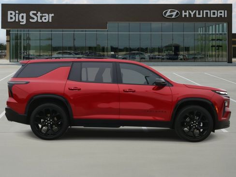 Used 2024 Chevrolet Traverse RS image 5