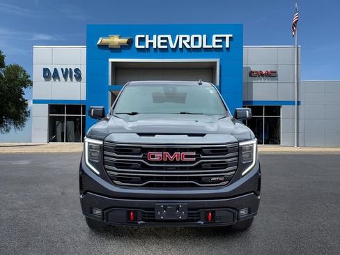 Used 2022 GMC Sierra 1500 AT4 w/ AT4 Premium Package AWD/4WD image 8