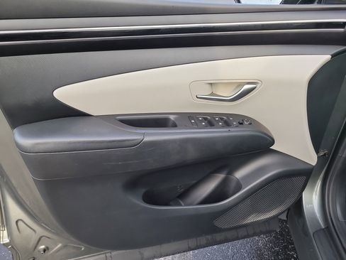 Used 2022 Hyundai Tucson SE image 16