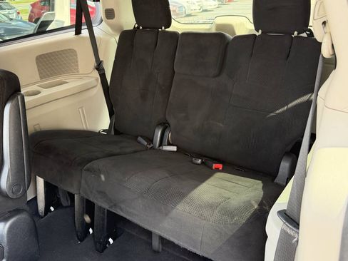 Used 2013 Dodge Grand Caravan SXT w/ UConnect Hands-Free Group FWD image 17
