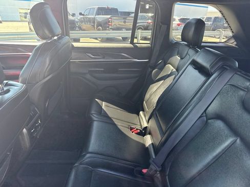 Used 2024 Jeep Grand Cherokee Limited AWD/4WD image 28
