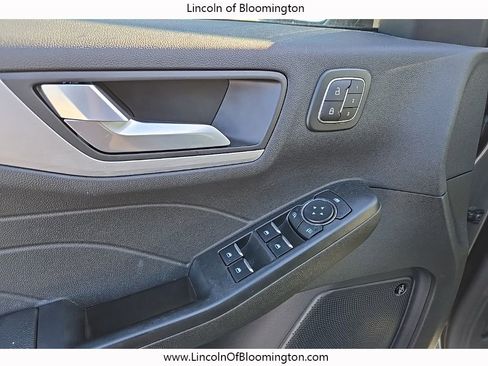 Used 2025 Ford Escape Platinum w/ Premium Technology Package image 17