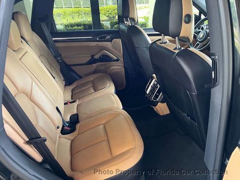 Used 2016 Porsche Cayenne image 40