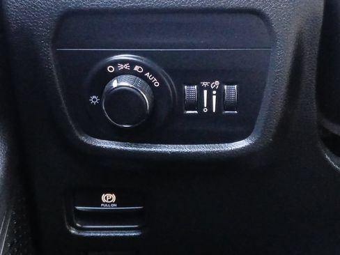 Used 2023 Jeep Grand Cherokee L Laredo RWD image 12