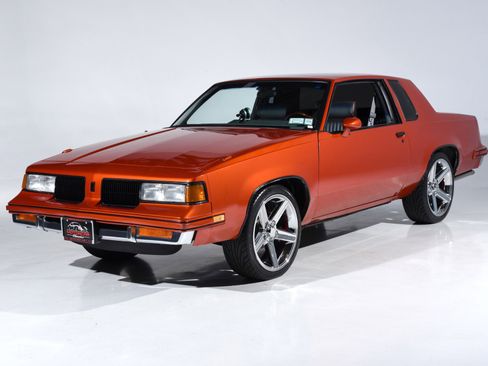 Used 1988 Oldsmobile Cutlass Supreme Classic Brougham image 3
