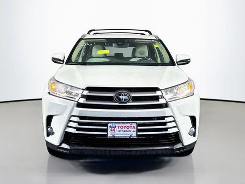 Used 2018 Toyota Highlander XLE AWD/4WD image 9