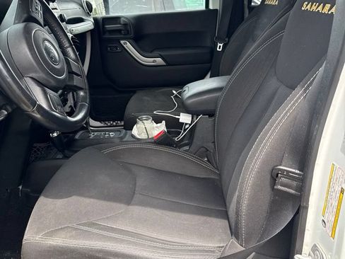 Used 2015 Jeep Wrangler Unlimited Sahara AWD/4WD image 4