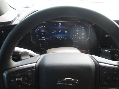 Used 2023 Chevrolet Silverado 1500 ZR2 w/ Technology Package AWD/4WD image 32