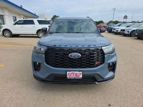Used 2025 Ford Explorer ST AWD/4WD image 2