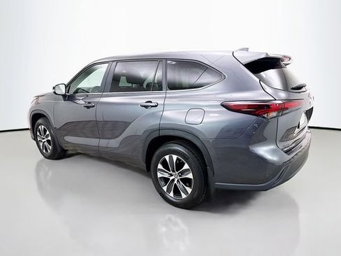 Used 2024 Toyota Highlander XLE image 5