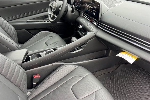 New 2026 Hyundai Elantra Limited FWD image 14