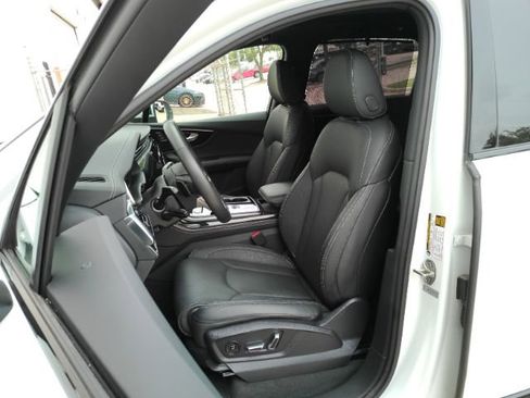 Used 2025 Audi Q7 3.0T Prestige w/ Prestige Package AWD/4WD image 6