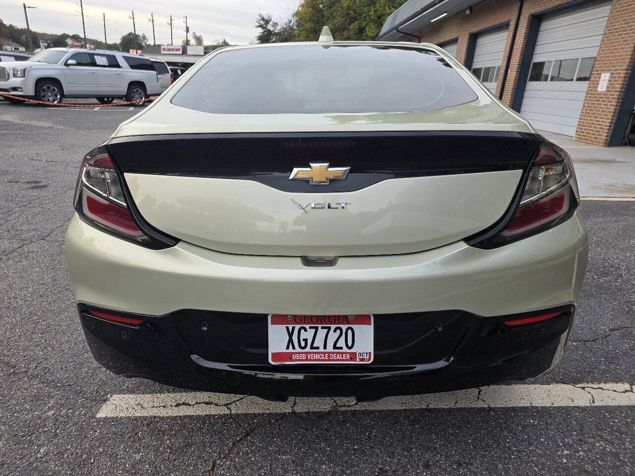 Used 2017 Chevrolet Volt Premier w/ Driver Confidence II Package FWD image 5