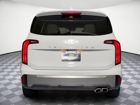Used 2025 Kia Telluride S FWD image 11
