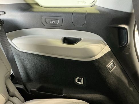 Used 2022 Jeep Grand Cherokee L Overland w/ Advanced Protech Group III AWD/4WD image 43