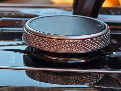 Used 2021 BMW X7 xDrive40i w/ Premium Package image 32