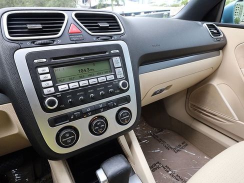 Used 2008 Volkswagen Eos 2.0T FWD image 37