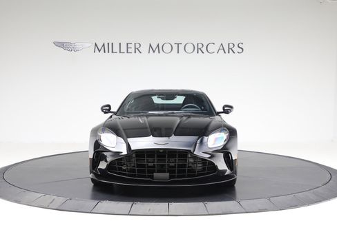 Used 2025 Aston Martin V8 Vantage Coupe image 12