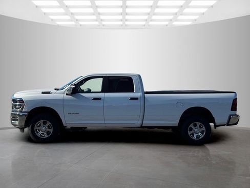New 2026 RAM 2500 Big Horn AWD/4WD image 4