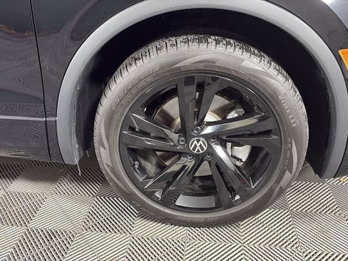 Used 2024 Volkswagen Tiguan SE R-Line image 13