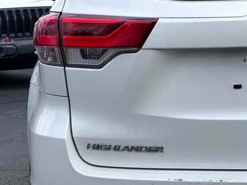 Used 2018 Toyota Highlander SE AWD/4WD image 9