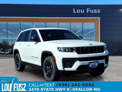 New 2026 Jeep Grand Cherokee Altitude AWD/4WD image 1