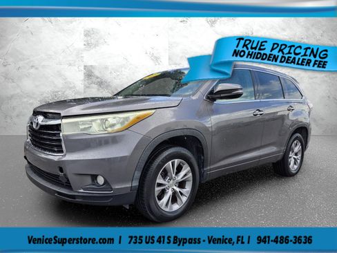 Used 2015 Toyota Highlander Plus FWD image 1
