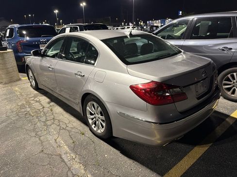 Used 2013 Hyundai Genesis 3.8 RWD image 6