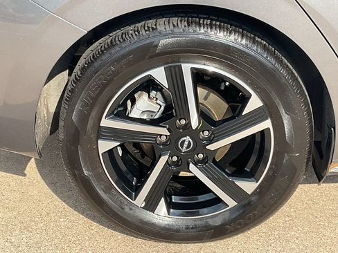 Used 2025 Nissan Sentra SV FWD image 7