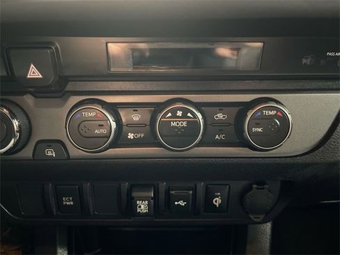 Used 2023 Toyota Tacoma TRD Off-Road image 18