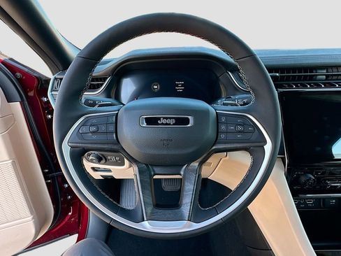 New 2025 Jeep Grand Cherokee Limited image 15