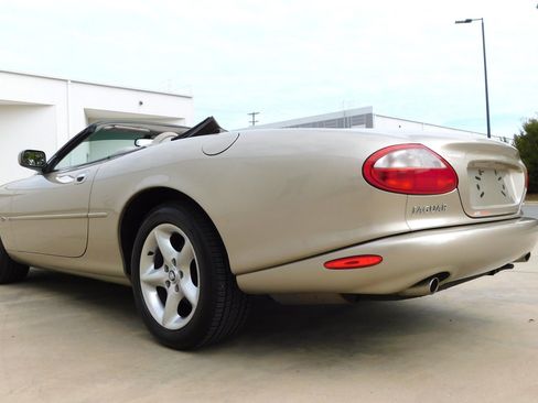 Used 2000 Jaguar XK8 Convertible RWD image 17