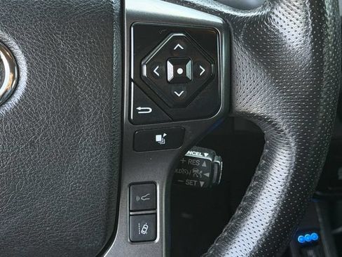Used 2023 Toyota Tacoma TRD Off-Road w/ Technology Package AWD/4WD image 17