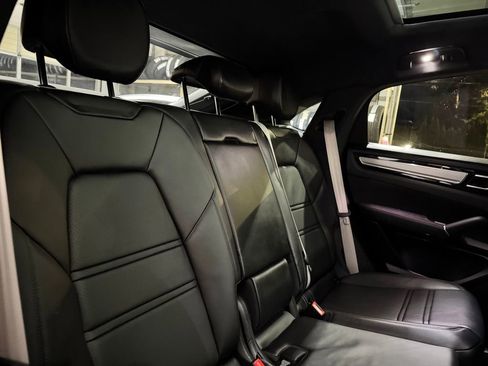 Used 2022 Porsche Cayenne S image 26
