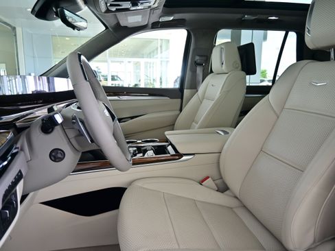 Used 2025 Cadillac Escalade Sport Platinum w/ LPO, ONYX Package image 30