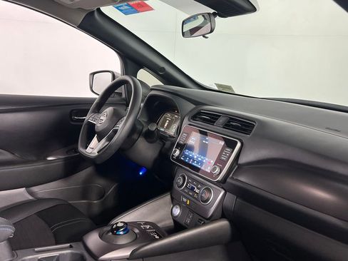 Used 2025 Nissan Leaf S image 31