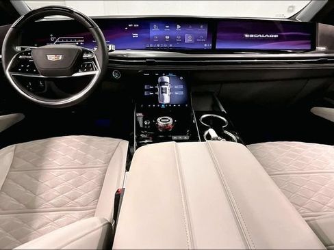 Used 2025 Cadillac Escalade ESV Sport Platinum AWD/4WD image 19