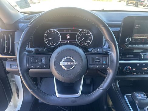Used 2022 Nissan Pathfinder SV image 35