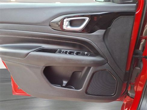 Used 2023 Jeep Compass Limited image 10