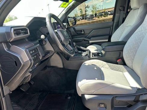 Used 2025 Toyota Tacoma SR5 AWD/4WD image 25