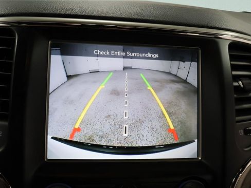 Used 2017 Jeep Grand Cherokee Altitude AWD/4WD image 12